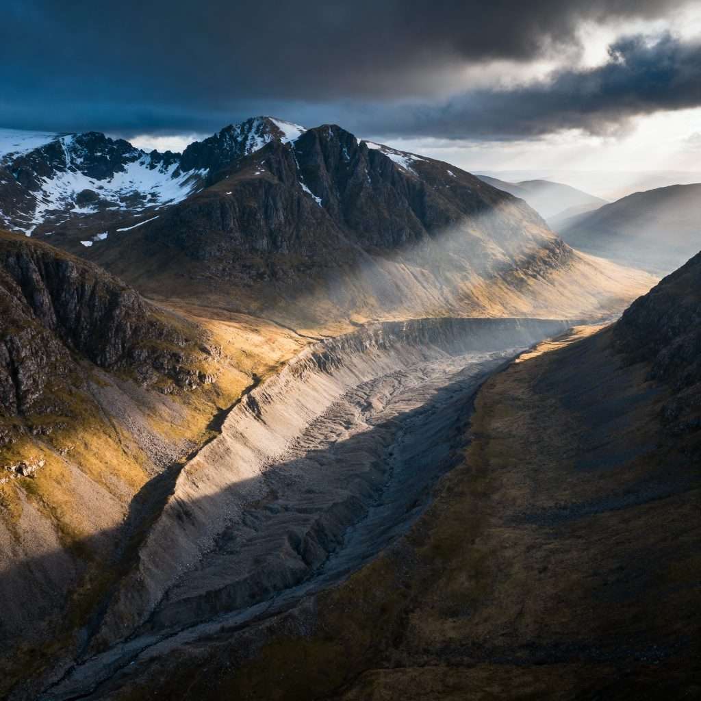 The Ultimate Guide to the Pen y Fan Horseshoe Walk 1 The classic ridges of the Pen y Fan Horseshoe Walk in the Brecon Beacons